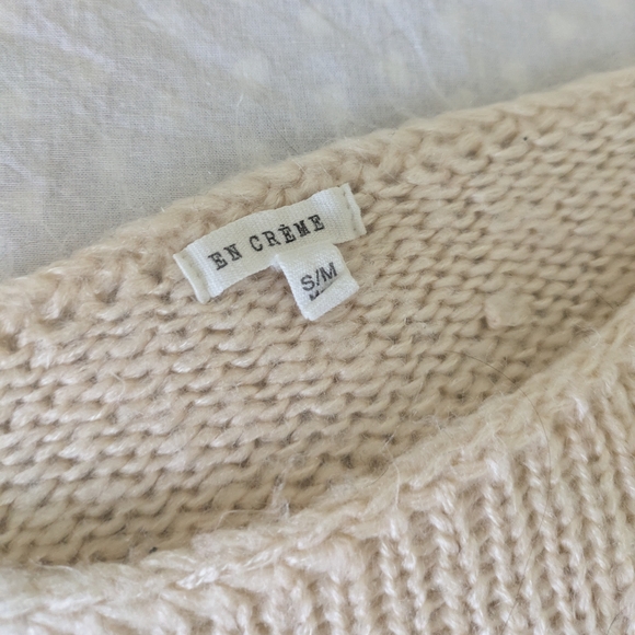 Soft Knit - Picture 2 of 4